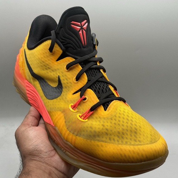 Nike Zoom Kobe Venomenon 5 Size 10.5University Gold 749884...